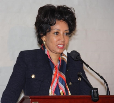 Sisulu whips out her middle finger