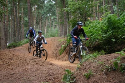 Ontdek die plaaslike bergfietsroetes
