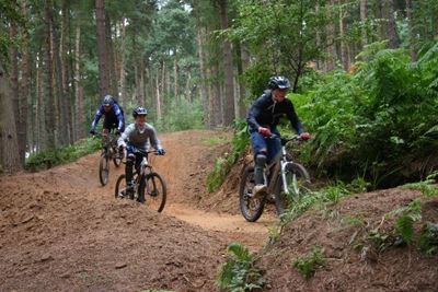 Ontdek die plaaslike bergfietsroetes