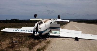 Vliegtuig slaan om met landing