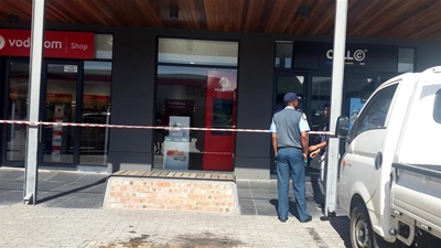 Burglars target cellphone stores