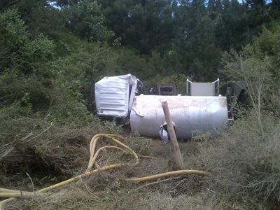 Water tanker crashes after losing control