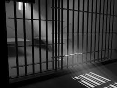 2 in court after prisoners escape