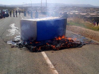 Opvolg: Protesaksie buite Oudtshoorn