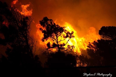 Cape Town fire still blazing