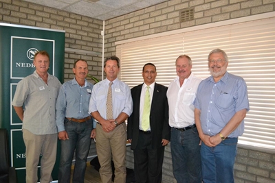 Minister besoek Klein-Karoo