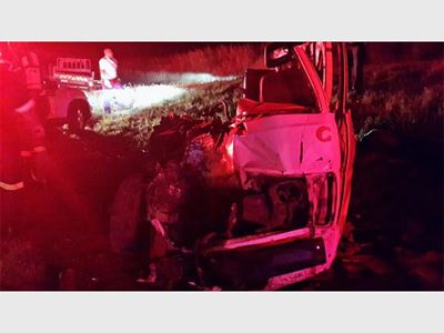 Update: Eight die when truck crashes into minibus taxi