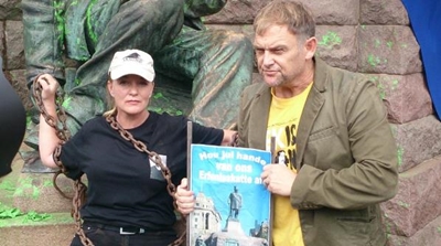 Steve Hofmeyr objects to statue vandalism in Church Square