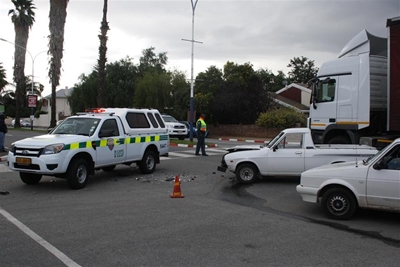 Bakkie en motor bots in Voortrekkerweg