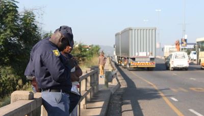 Trok tref taxibestuurder toe hy uit voertuig spring