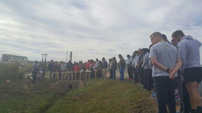 Eagles pay their respects to accident victims