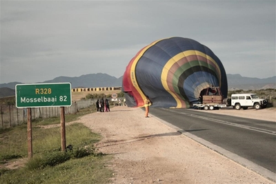 Lugballon land op Mosselbaai-pad