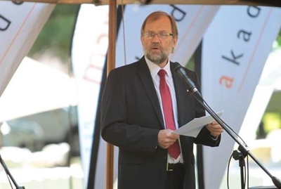 Afrikaans is vandag 90 jaar oud