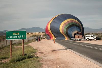 Opvolg: Lugballon land op Mosselbaai-pad