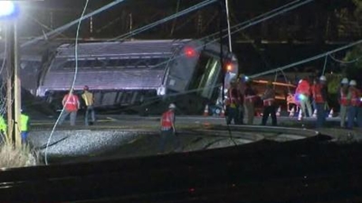 6 killed in Philadelphia train derailment