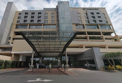Woman throws herself from Hyde Park hotel
