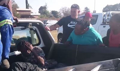 Handbag thief receives beating after being caught
