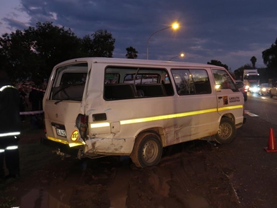 Opvolg: 2 kinders in taxi-ongeluk beseer