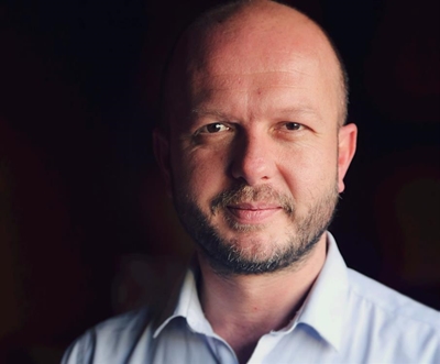 Hugo Theart sluit by Kunste Onbeperk aan