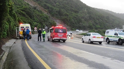 Taxi crashes in Kaaimans Pass