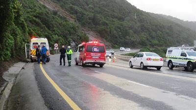 Taxi crashes in Kaaimans Pass
