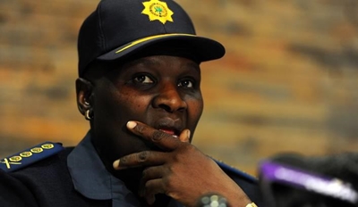 Riah Phiyega dalk op pad uit