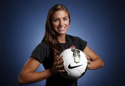 Female soccer stars to feature on Fifa 16 cover