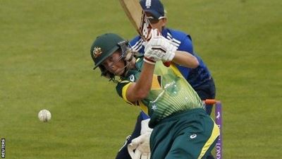 Women's Ashes 2015: Australia beat England in second ODI