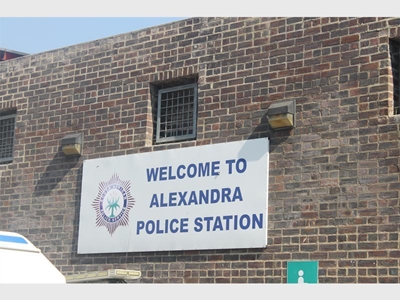 Cops arrest youngsters allegedly having sex in car