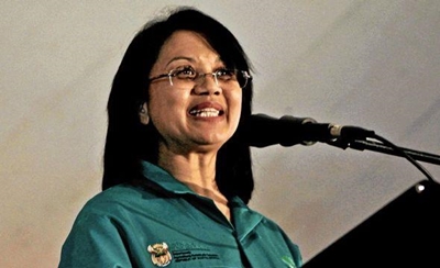 Tina Joemat-Pettersson-hulle blaas R68 m. op reise