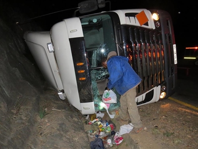 Tenkwa met diesel slaan om in Meiringspoort