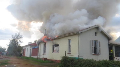 Opvolg: Gesin dakloos na brand