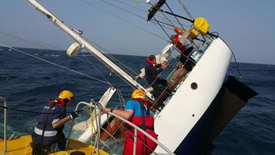 Couple rescued from sinking yacht