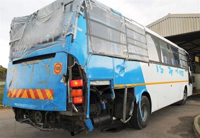 Onpadvaardige bus by Mosselbaai geskut