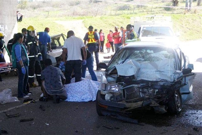 17 mense reeds dood op N2