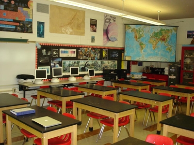 School 'forces' parents to choose: School or religion