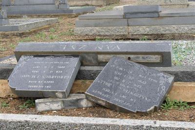 47 grafstene gevandaliseer