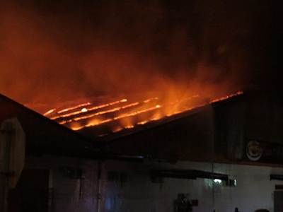 Verwoestende brand by plaaslike besigheid