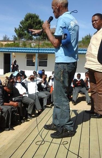 Actor warns youth against gangsterism