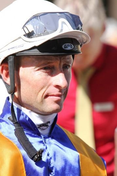 Top jockeys go to war
