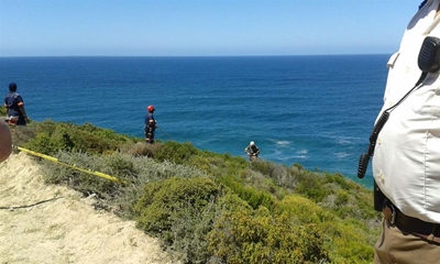 Bakkie plunges down cliff: 1 body recovered