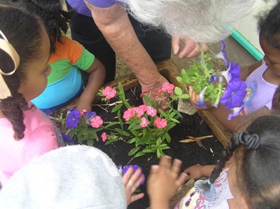 Tuinbouklub reik uit na jonges