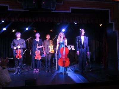 The Showroom vier 2de verjaarsdag