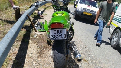 Motorfietsryer beseer na hy beheer verloor