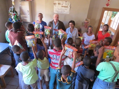 Geskenke vir kinderhuis-kinders