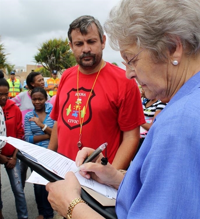 Inwoners ruk op oor behuisingsprobleme