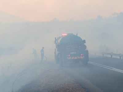 Pad gesluit weens veldbrand