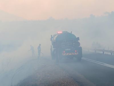 Pad gesluit weens veldbrand