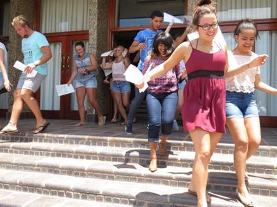 12 A-kandidate vir Hoërskool Oudtshoorn