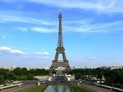Paris attacks: Suspect's 'hideout found'